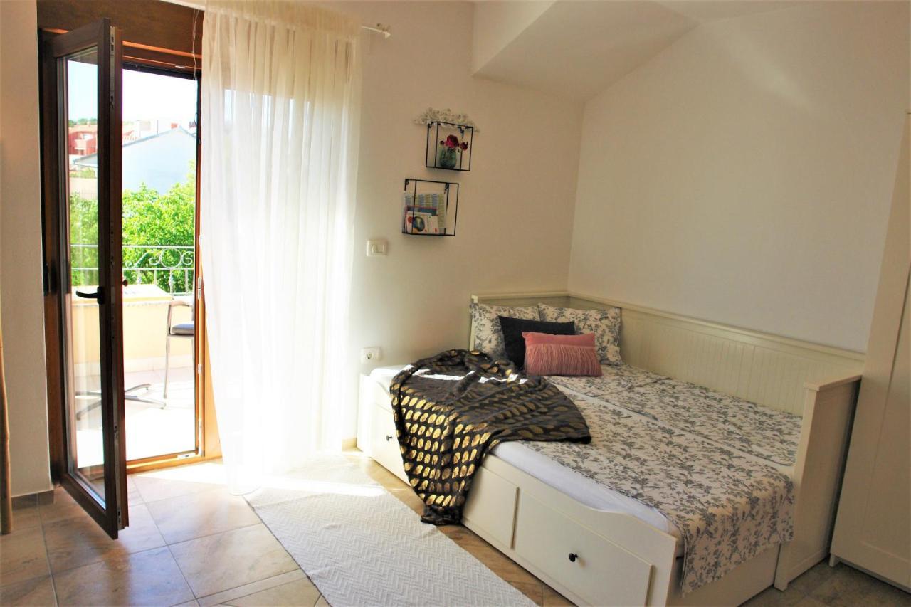 Iva Apartmani Vodice Zewnętrze zdjęcie
