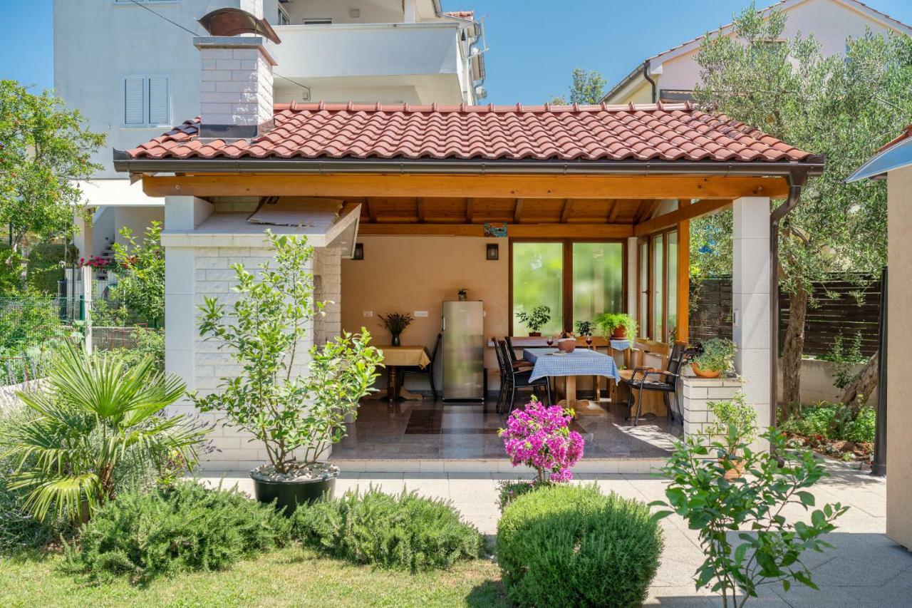 Iva Apartmani Vodice Zewnętrze zdjęcie